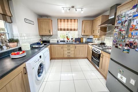 4 bedroom semi-detached house for sale, The Avenue, Corby NN17