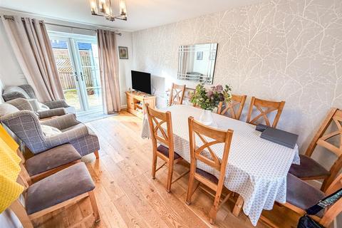 4 bedroom semi-detached house for sale, The Avenue, Corby NN17