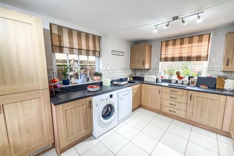 4 bedroom semi-detached house for sale, The Avenue, Corby NN17