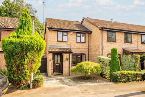 3 bedroom end of terrace house to rent, Regent Close, Hertfordshire AL4