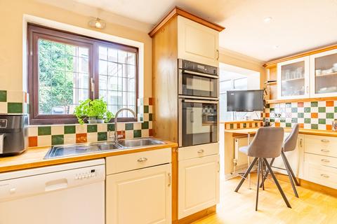 3 bedroom end of terrace house to rent, Regent Close, Hertfordshire AL4