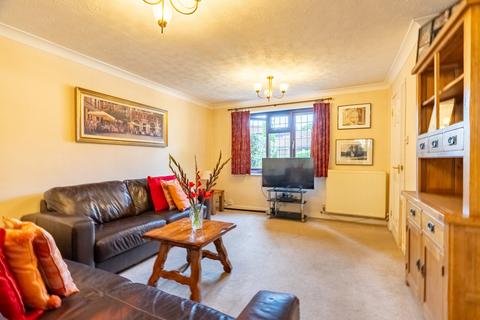 3 bedroom end of terrace house to rent, Regent Close, Hertfordshire AL4