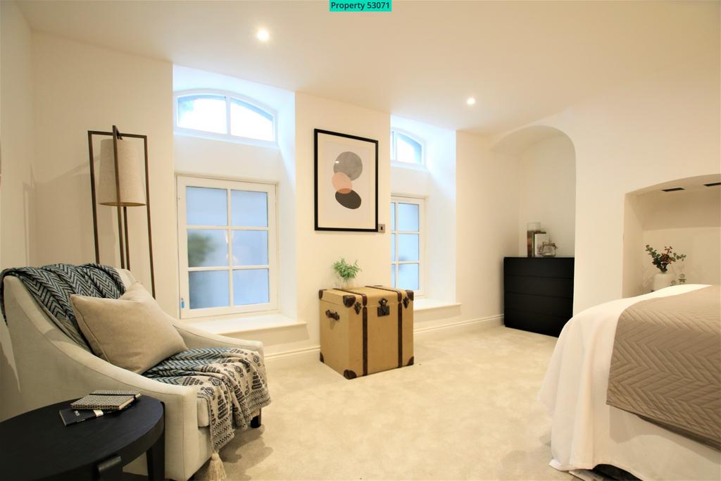 Second Bedroom (Double, Natural Light)