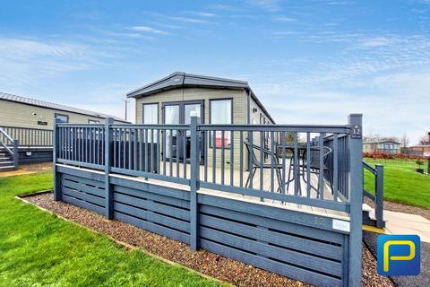 2 bedroom lodge for sale, Barmoor Castle  Country Park, Lowick, Berwick-upon-Tweed, Northumberland, TD15 2TR