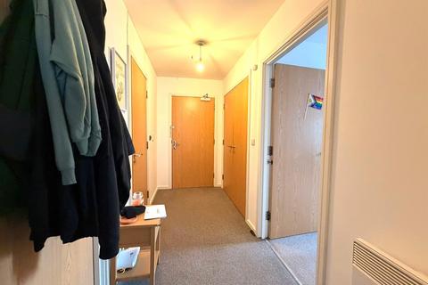 2 bedroom flat to rent, Stillwater Drive, Manchester