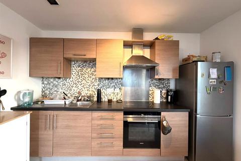 2 bedroom flat to rent, Stillwater Drive, Manchester