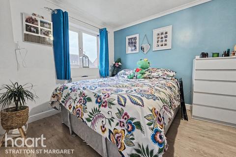 3 bedroom end of terrace house for sale, Sandgate, Swindon
