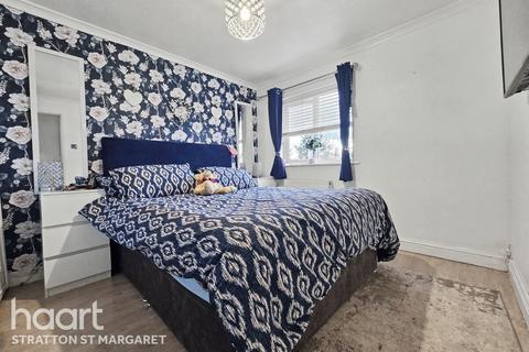 3 bedroom end of terrace house for sale, Sandgate, Swindon