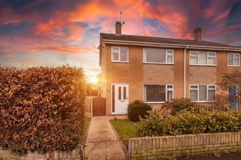 3 bedroom semi-detached house for sale, Greenlands Avenue, Doncaster, DN11