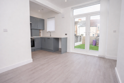undefined, Liverpool L4