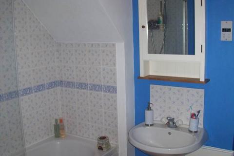 2 bedroom flat to rent, Halliard Court, Schooner Way, Cardiff Bay