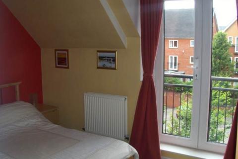 2 bedroom flat to rent, Halliard Court, Schooner Way, Cardiff Bay