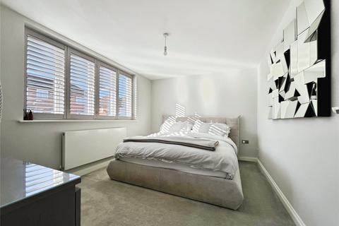 3 bedroom flat for sale, Framlingham Crescent, London SE9