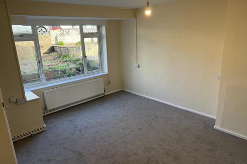 3 bedroom semi-detached house to rent, Sandringham Road, Newton Abbot TQ12