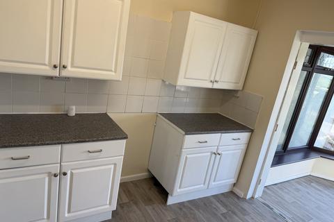 3 bedroom semi-detached house to rent, Sandringham Road, Newton Abbot TQ12