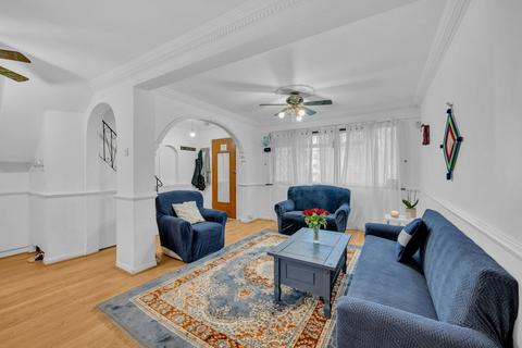 4 bedroom semi-detached house for sale, Bracondale Road, London SE2