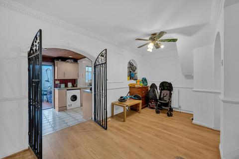 4 bedroom semi-detached house for sale, Bracondale Road, London SE2