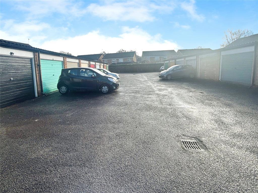 Garage/Car Park