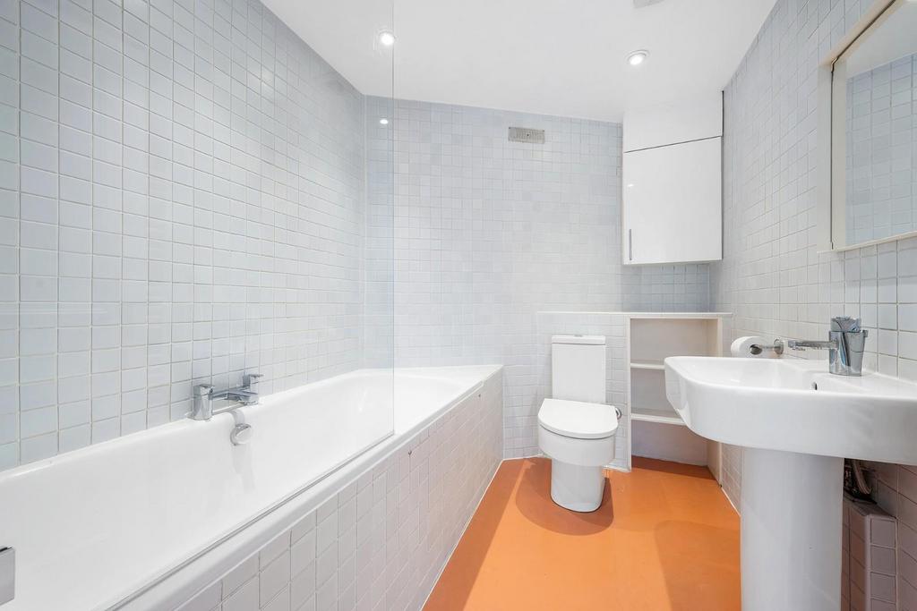 Bathroom.JPG
