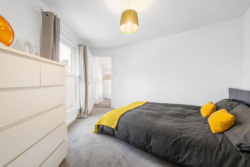 Bedroom 2 (2).JPG