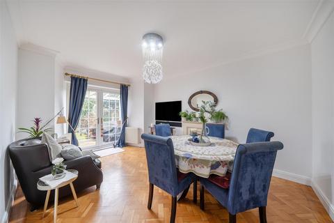 3 bedroom detached house for sale, Hillmont Road, Esher