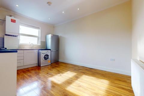 2 bedroom flat to rent, London Road, Isleworth, TW7