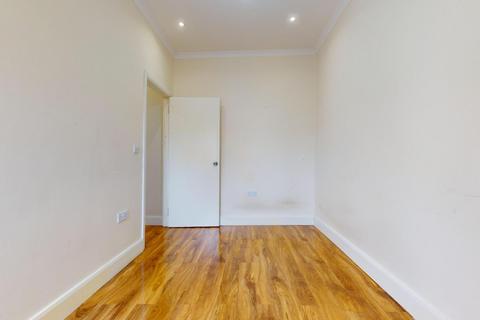 2 bedroom flat to rent, London Road, Isleworth, TW7