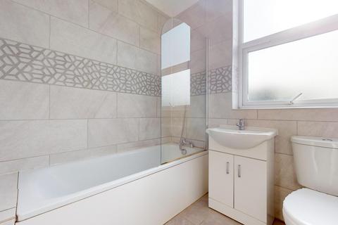 2 bedroom flat to rent, London Road, Isleworth, TW7