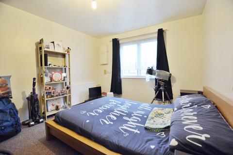 undefined, Iffley Close, Uxbridge, UB8
