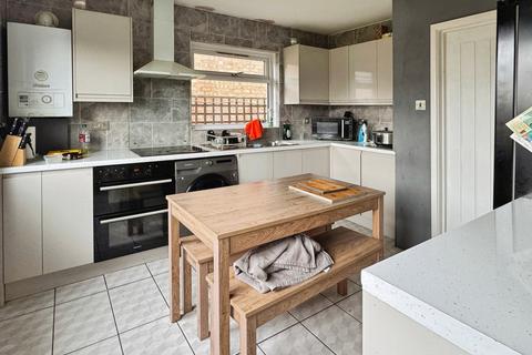 2 bedroom bungalow for sale, Tewkesbury Road, Clacton-on-Sea, Essex