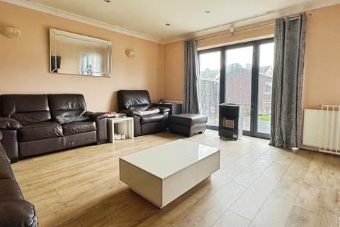 2 bedroom bungalow for sale, Tewkesbury Road, Clacton-on-Sea, Essex