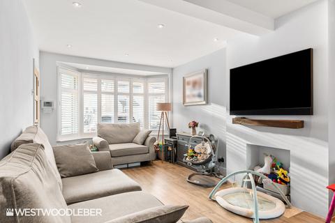 3 bedroom terraced house for sale, River Avenue, Hoddesdon EN11
