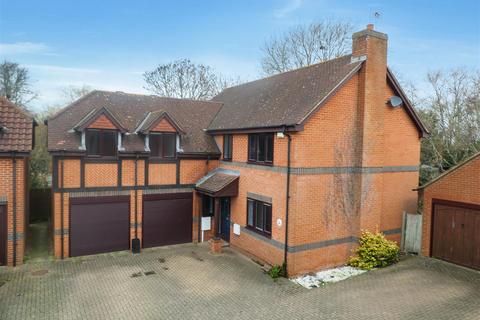 4 bedroom detached house for sale, Walton Road, Milton Keynes MK10