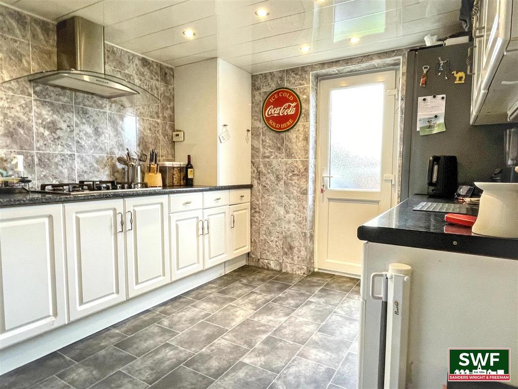 Kitchen1.jpg