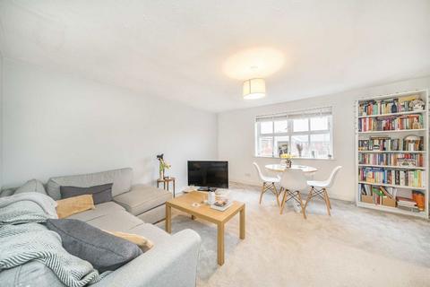 2 bedroom flat for sale, Lisle Close, London SW17