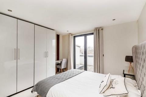undefined, Twickenham Road, Isleworth TW7
