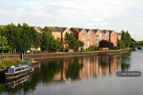 2 bedroom flat to rent, Bream Close, London, N17