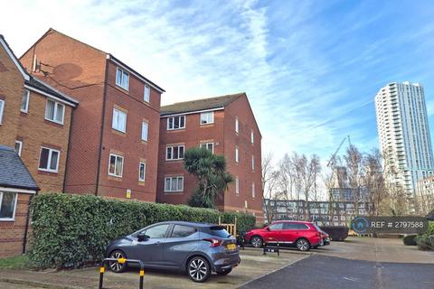 2 bedroom flat to rent, Bream Close, London, N17