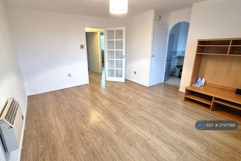 2 bedroom flat to rent, Bream Close, London, N17