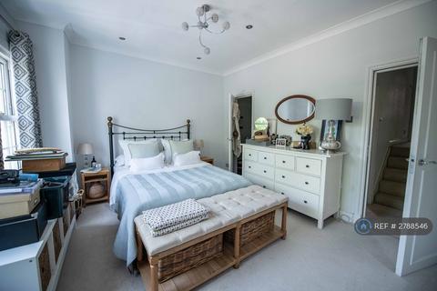 5 bedroom terraced house to rent, Hazlebury Road, London, SW6