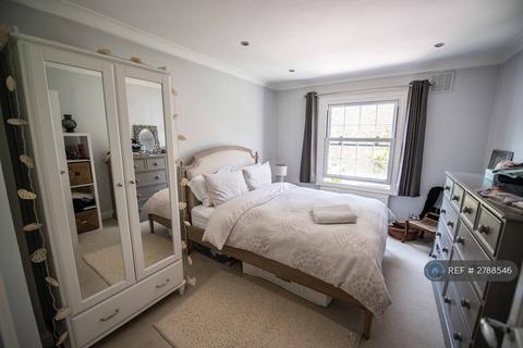 5 bedroom terraced house to rent, Hazlebury Road, London, SW6