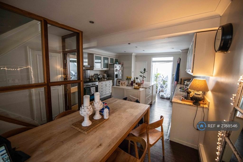Kitchen / Dining
