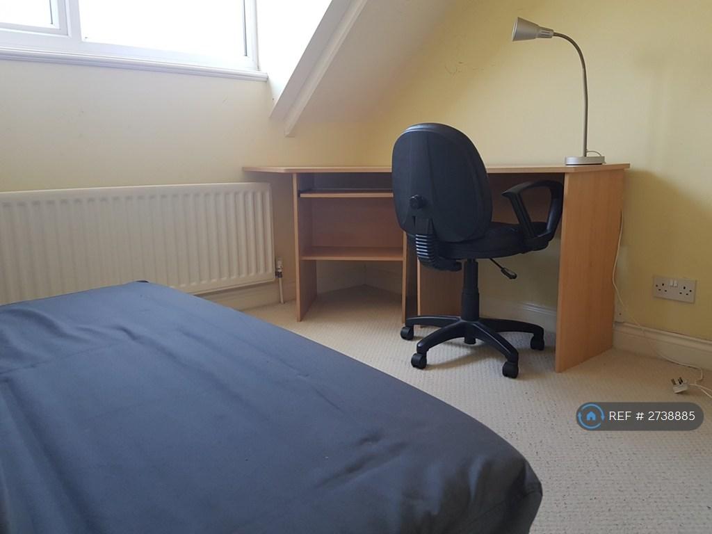 Bedroom 2 (Compact Double)/Study