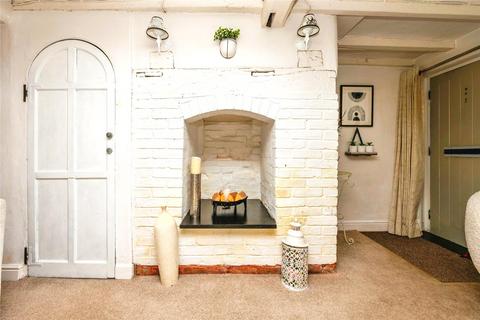 2 bedroom terraced house for sale, St. Nicholas Church Street, Warwick, Warwickshire, CV34