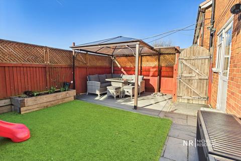 2 bedroom maisonette for sale, West Ewell KT19