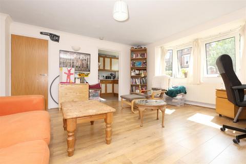 1 bedroom flat to rent, Nightingale Court, Finsbury Park