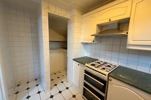 3 bedroom semi-detached house to rent, Fieldfare Green, Luton, LU4