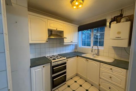 3 bedroom semi-detached house to rent, Fieldfare Green, Luton, LU4