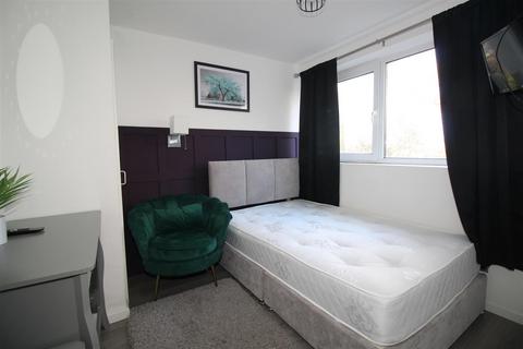 undefined, Furnace Green, Crawley