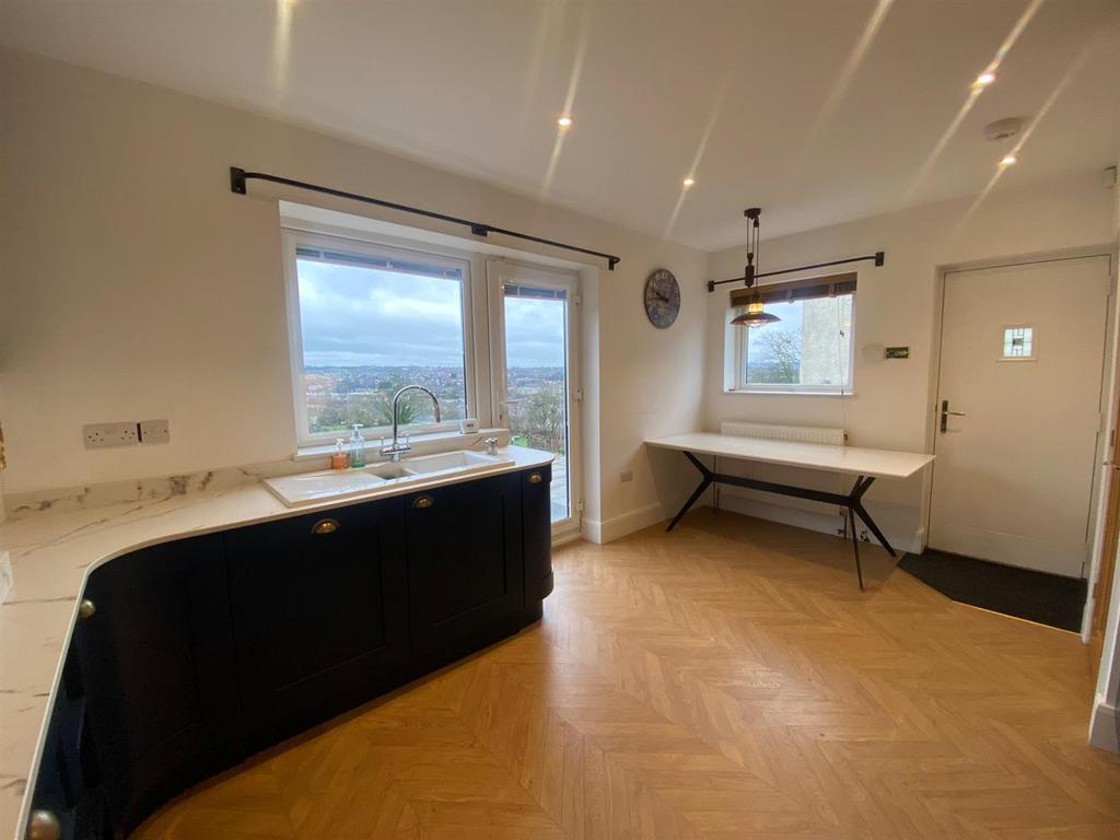 KITCHEN 2.jpg